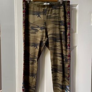 Johnny Was Embroidered Camp Leggings M